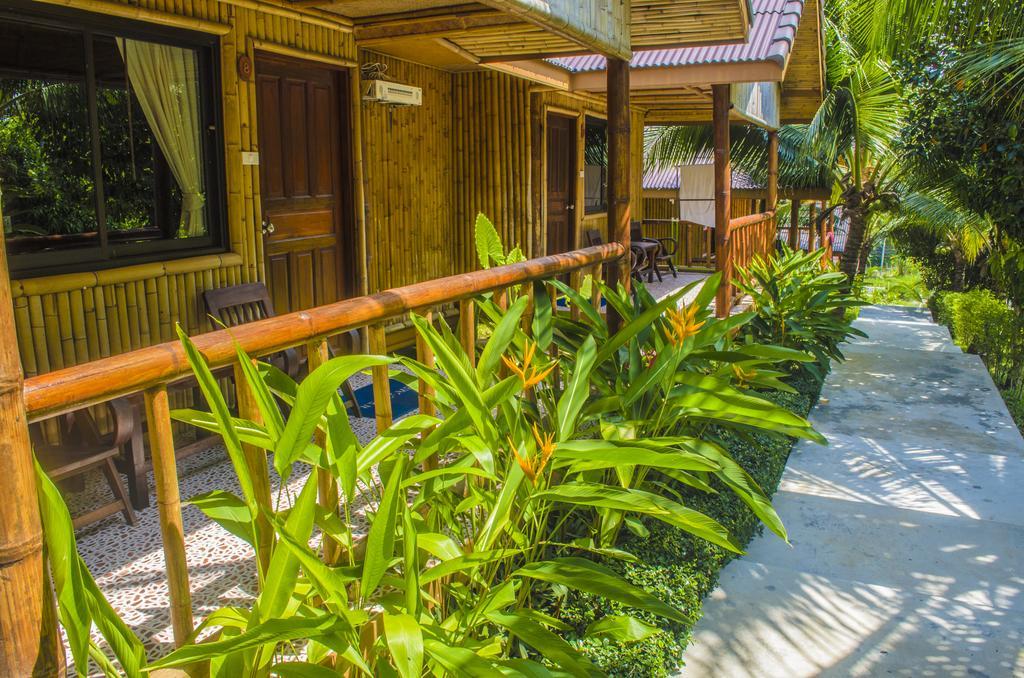 The Fisherman'S Chalet Natien Beach  Экстерьер фото