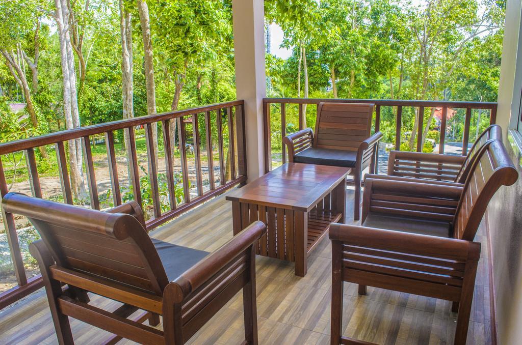 The Fisherman'S Chalet Natien Beach  Экстерьер фото